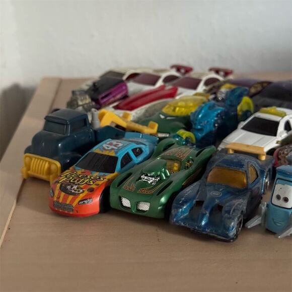 Lot of 19 Hot Wheels & Diecast Cars Toy Collectibles y2k & undated - Picture 10 of 11